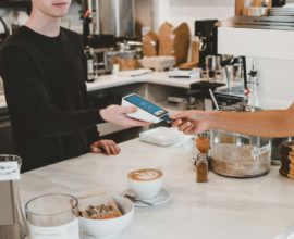 Paiement par carte au restaurant