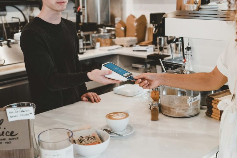Paiement par carte au restaurant