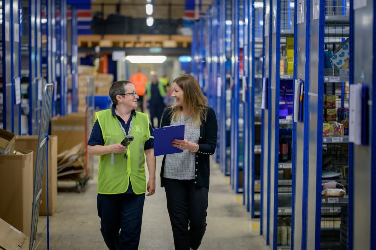 Préparateur de commande dans un entrepot logistique